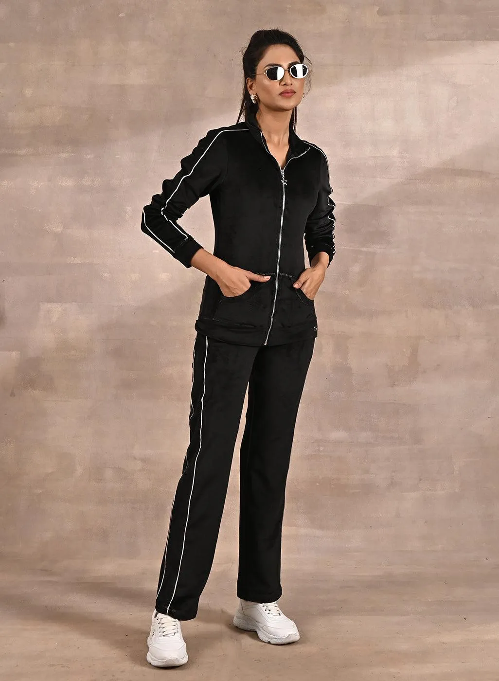 Black Tracksuit with Classic Collar and Zip Closure